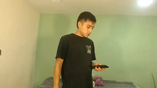 Snapshot of danielitopapuu chatting on 03.08.26 danielitopapuu online show from 03.08.26