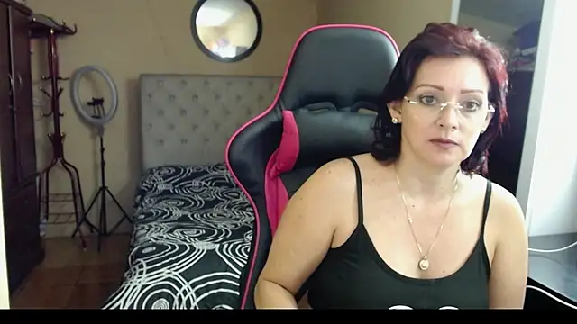 Carol Scottt online show from 03.06.25