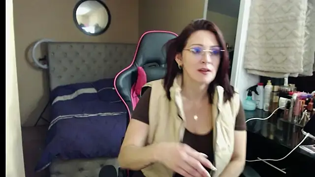 Carol Scottt online show from 11.11.25