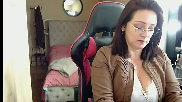 Carol Scottt online show from 12.01.25