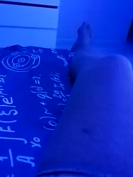 Snapshot of McdyllanXX chatting on 11.21.25 McdyllanXX online show from 11.21.25