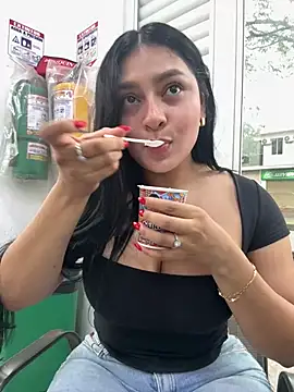 Snapshot of sarasoto_1 chatting on 02.23.25 sarasoto 1 online show from 02.23.25