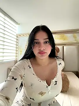 Snapshot of sarasoto_1 chatting on 12.17.25 sarasoto 1 online show from 12.17.25