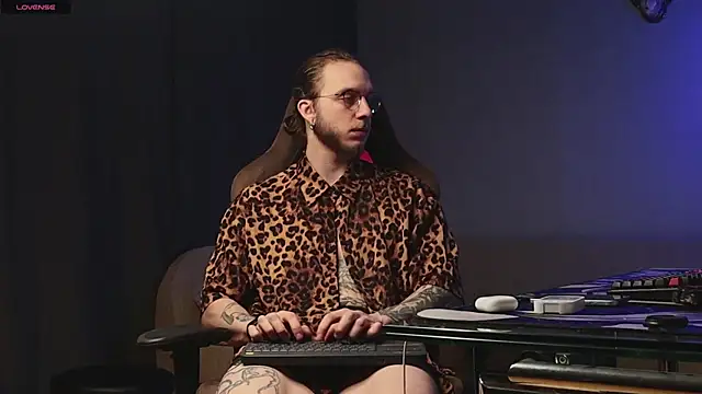 pleasure8869 online show from 01.15.25