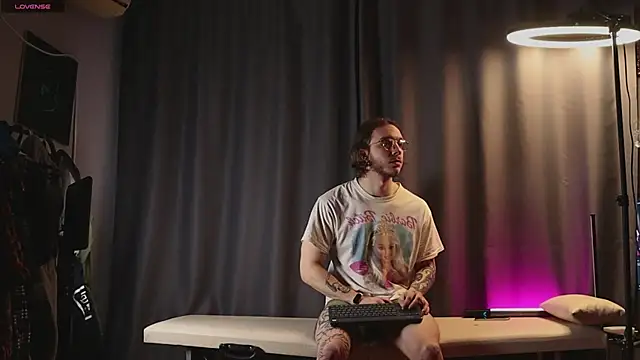 pleasure8869 online show from 02.17.25