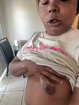 Snapshot of JCCaramelbarbie1 chatting on 12.17.25 JCCaramelbarbie1 online show from 12.17.25