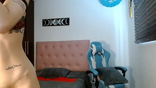 Snapshot of TokioStar chatting on 02.25.25 TokioStar online show from 02.25.25