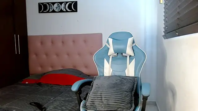 Snapshot of TokioStar chatting on 02.26.25 TokioStar online show from 02.26.25