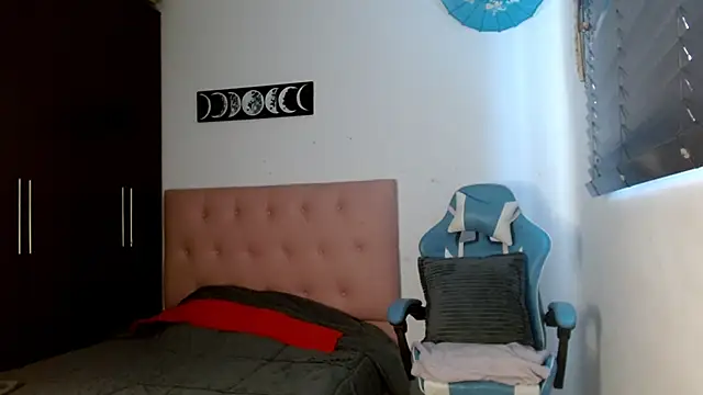 Snapshot of TokioStar chatting on 03.18.25 TokioStar online show from 03.18.25