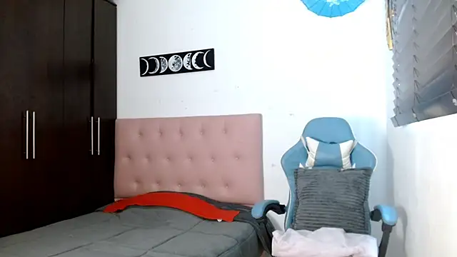 Snapshot of TokioStar chatting on 09.18.25 TokioStar online show from 09.18.25