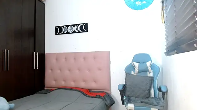 Snapshot of TokioStar chatting on 10.02.25 TokioStar online show from 10.02.25