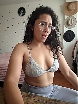 Thaliacooper  online show from 12.18.25