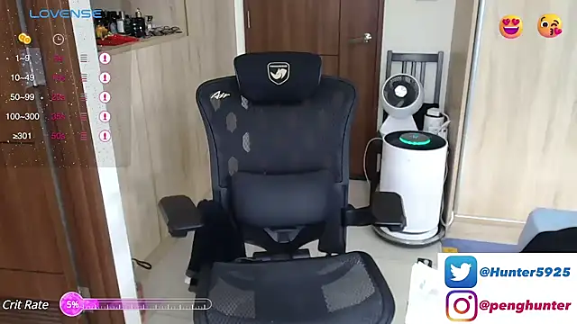 Snapshot of Hunter-peng chatting on 02.13.25 Hunter-peng online show from 02.13.25