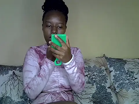 Snapshot of Oliviia_ chatting on 01.18.25 Oliviia  online show from 01.18.25