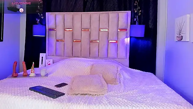 Megan Do Santos online show from 10.13.25