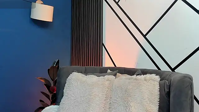 Megan Do Santos online show from 10.17.25