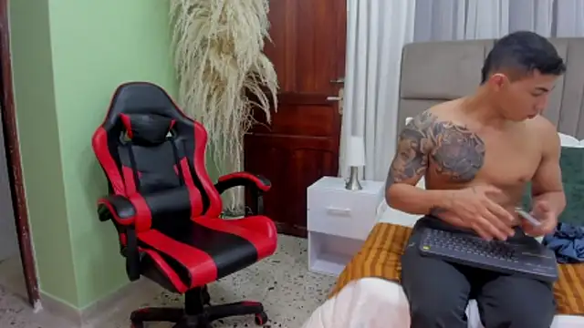 Snapshot of angel_adamx chatting on 11.25.25 angel adamx online show from 11.25.25