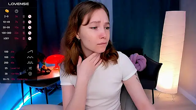 Snapshot of LanaBlu_ chatting on 11.08.25 LanaBlu online show from 11.08.25