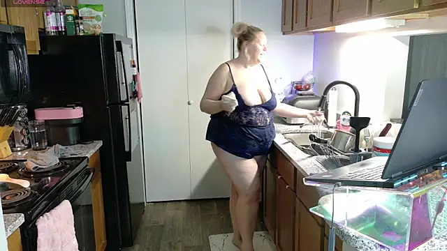 Snapshot of siennaxluxx chatting on 10.13.25 siennaxluxx online show from 10.13.25