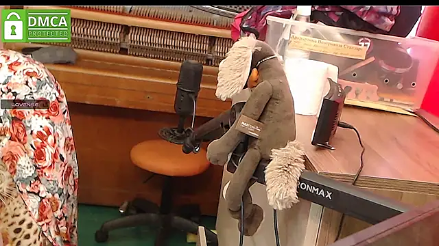 Snapshot of RoseRed69 chatting on 12.08.24 RoseRed69 online show from 12.08.24