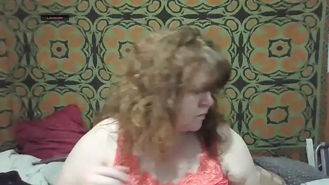 Snapshot of RoseRed69 chatting on 10.20.25 RoseRed69 online show from 10.20.25