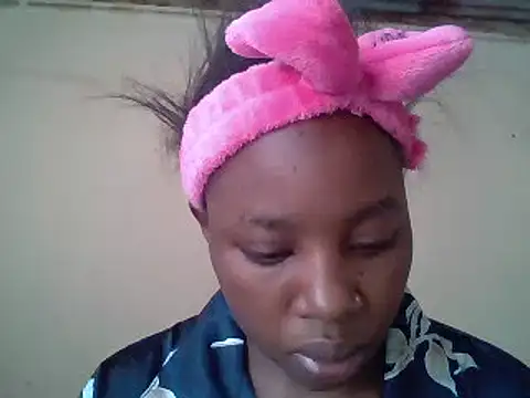 Snapshot of Queen_loveer chatting on 02.14.25 Queen loveer online show from 02.14.25