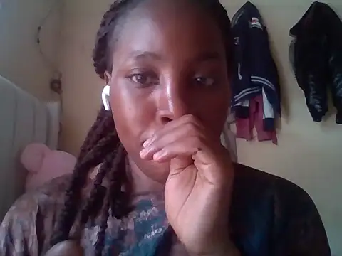 Queen loveer online show from 11.04.25