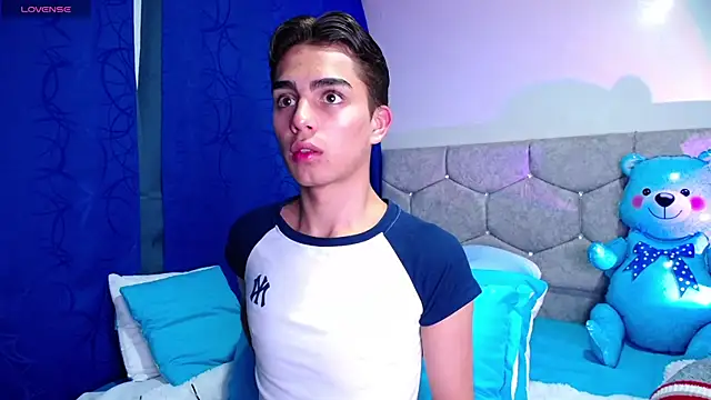 OwenBluee online show from 02.05.25