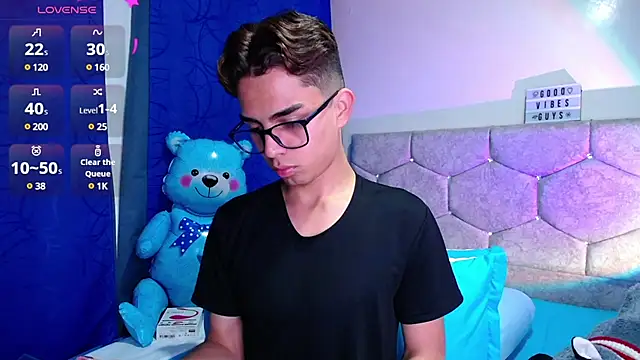 OwenBluee online show from 02.13.25