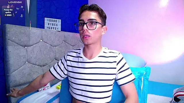 OwenBluee online show from 03.02.25