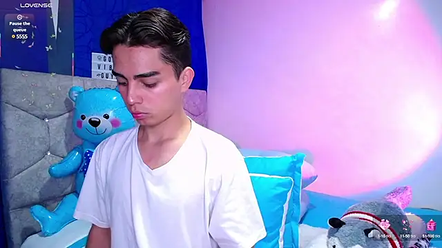 OwenBluee online show from 03.07.25