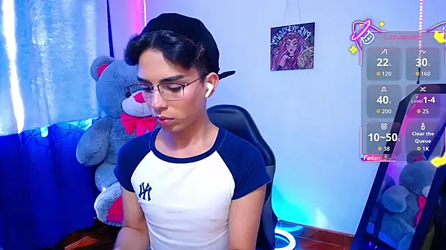 OwenBluee online show from 06.11.26