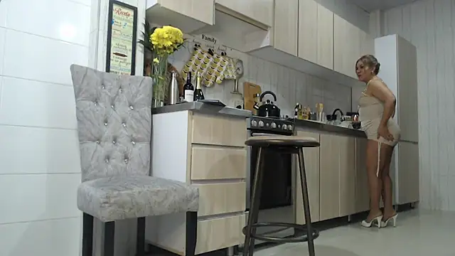 Jadeee  online show from 02.13.25