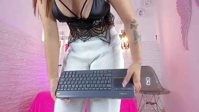 Snapshot of mia_six66 chatting on 02.26.25 mia six66 online show from 02.26.25