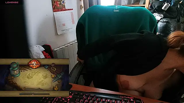 Snapshot of lili-hot-77 chatting on 01.15.25 lili-hot-77 online show from 01.15.25