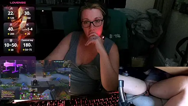 Snapshot of lili-hot-77 chatting on 09.11.25 lili-hot-77 online show from 09.11.25