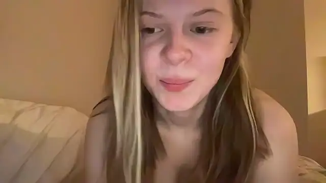 Snapshot of wrenlie chatting on 06.18.26 wrenlie online show from 06.18.26