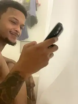 Snapshot of rayyymack chatting on 12.15.25 rayyymack online show from 12.15.25