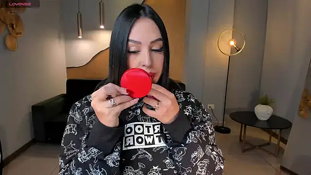 KatieStonne online show from 01.04.25