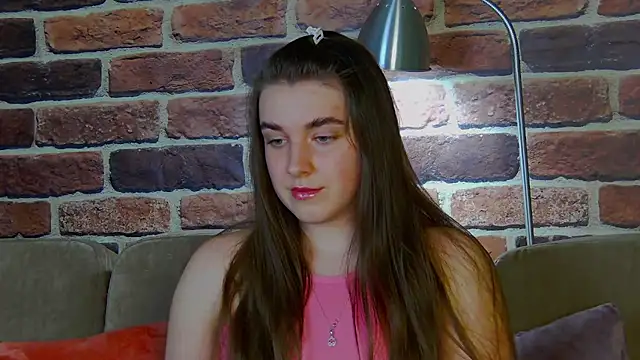 Snapshot of Sofia_Hugs chatting on 04.01.26 Sofia Hugs online show from 04.01.26