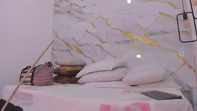 penelope handaos online show from 02.03.25