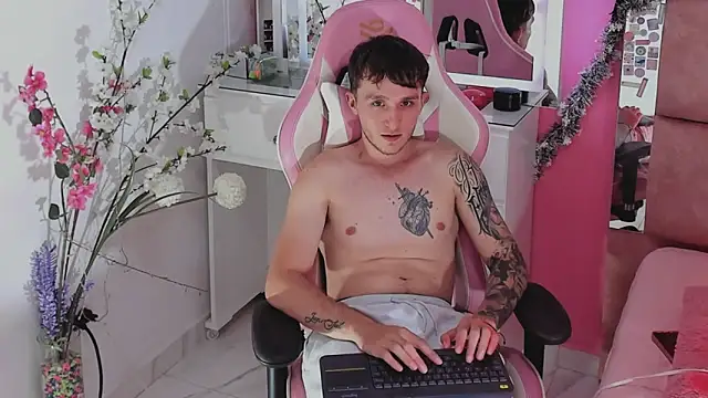 Dylanwhite23  online show from 12.18.25