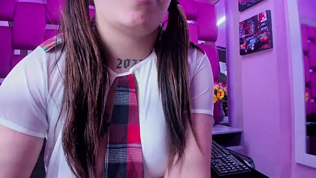 Snapshot of Lya_Anal chatting on 12.17.25 Lya Anal online show from 12.17.25