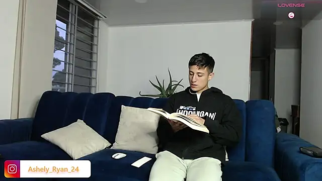 ashely ryan24 online show from 03.05.25