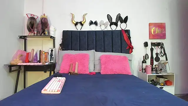 emmily giraldo online show from 11.28.25