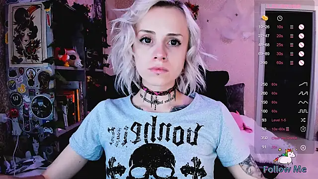 NaniMoore online show from 10.10.25