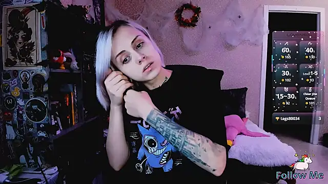 NaniMoore online show from 11.08.25