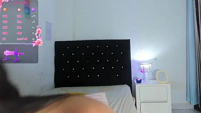 Snapshot of auroraa_sexy chatting on 09.29.25 auroraa sexy online show from 09.29.25