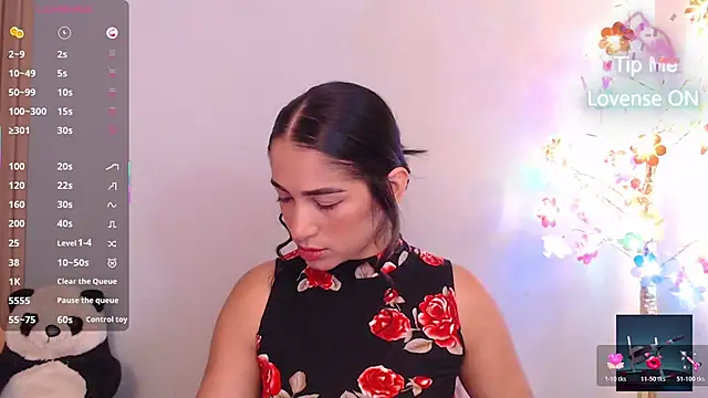 Snapshot of Thayssa_ross chatting on 05.20.26 Thayssa ross online show from 05.20.26