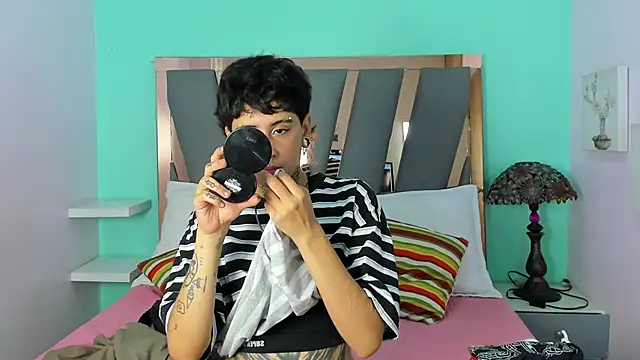 Snapshot of Ethan_lennox chatting on 11.30.25 Ethan lennox online show from 11.30.25